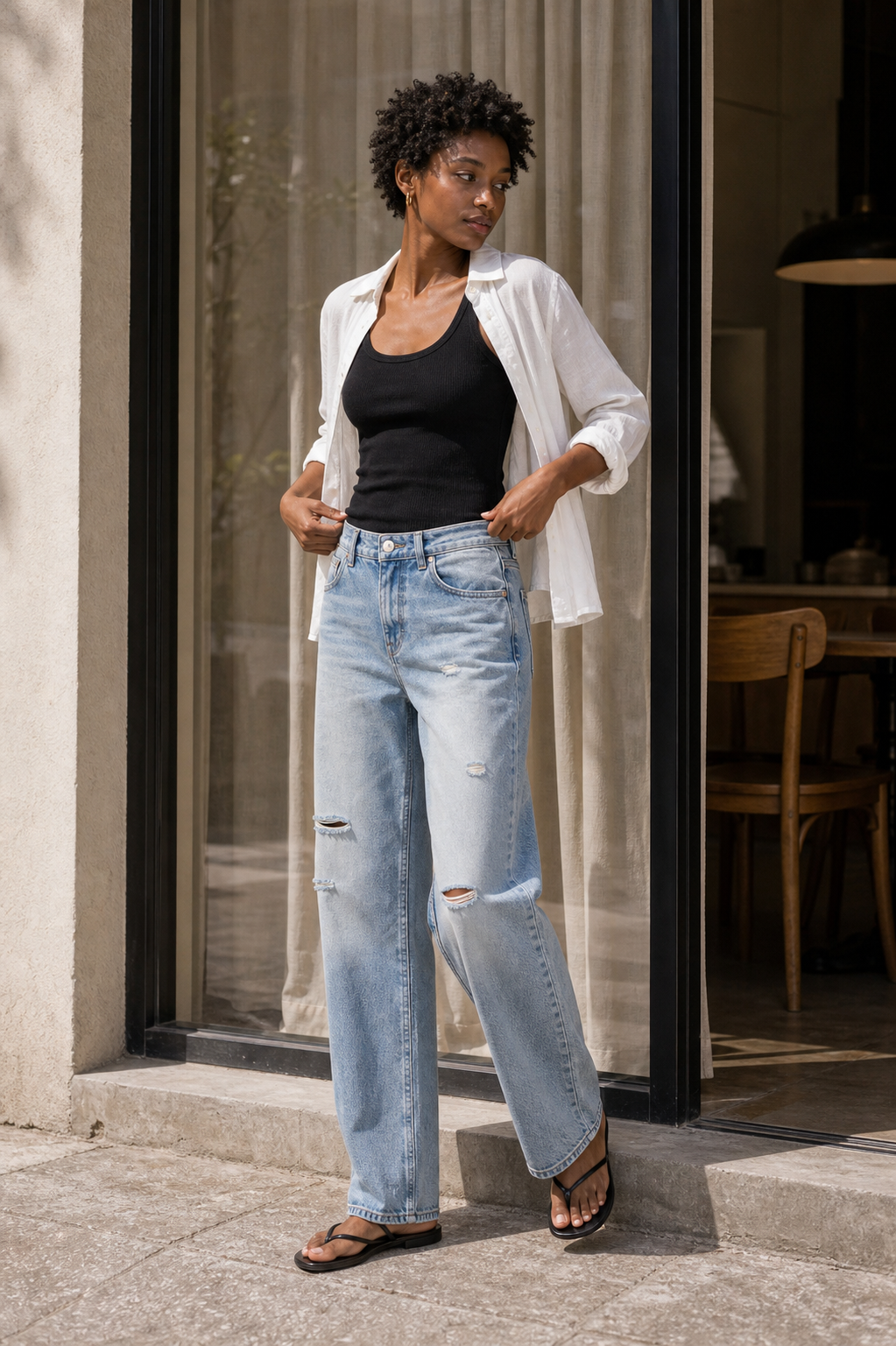 Calca jeans reta destroyed - JMTRICK standard-5 02 真人场景图-门口自然调衣摆