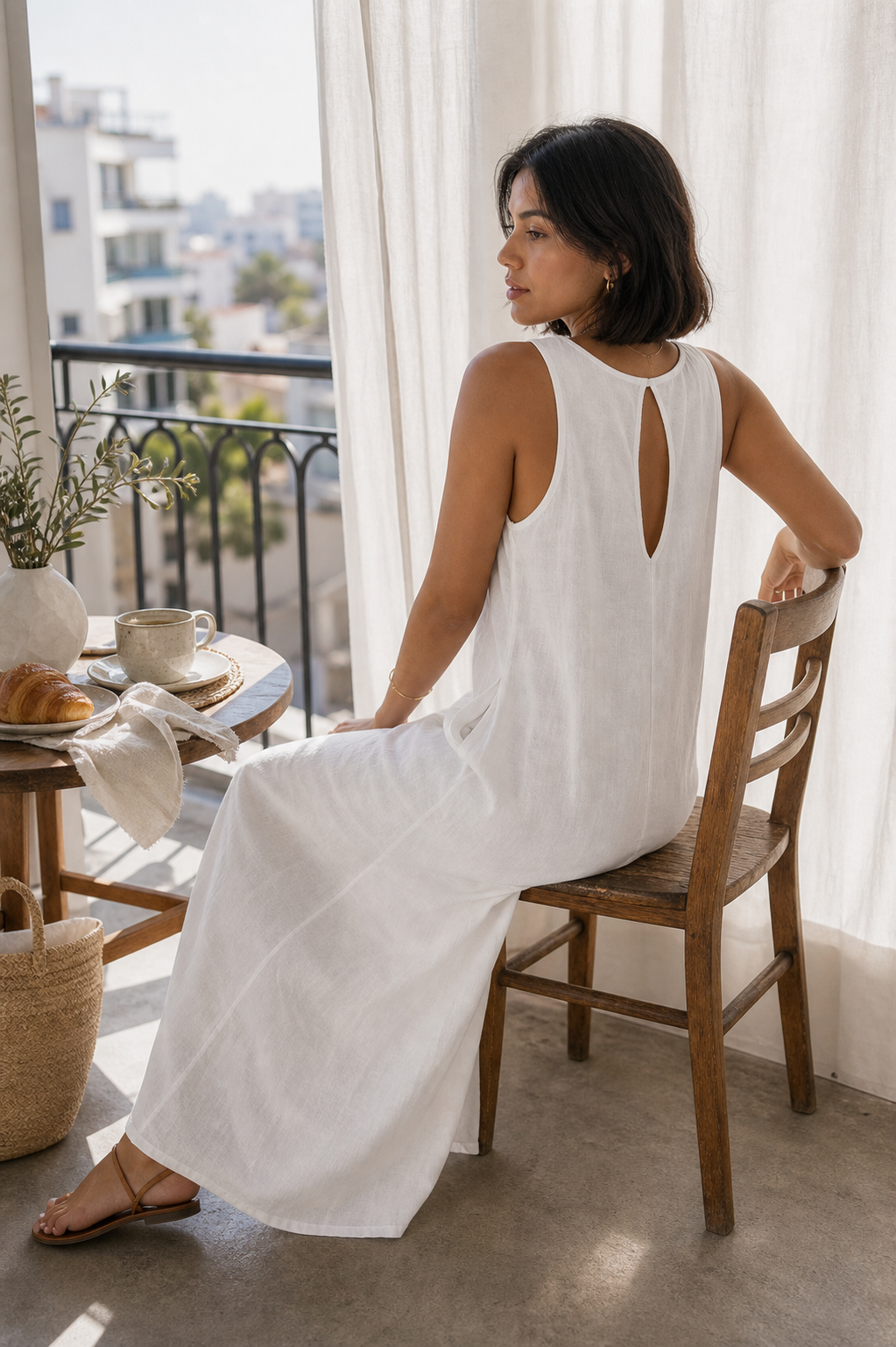 Vestido longo branco com gota nas costas - JMTRICK standard-5 03 真人场景图-阳台坐姿露背