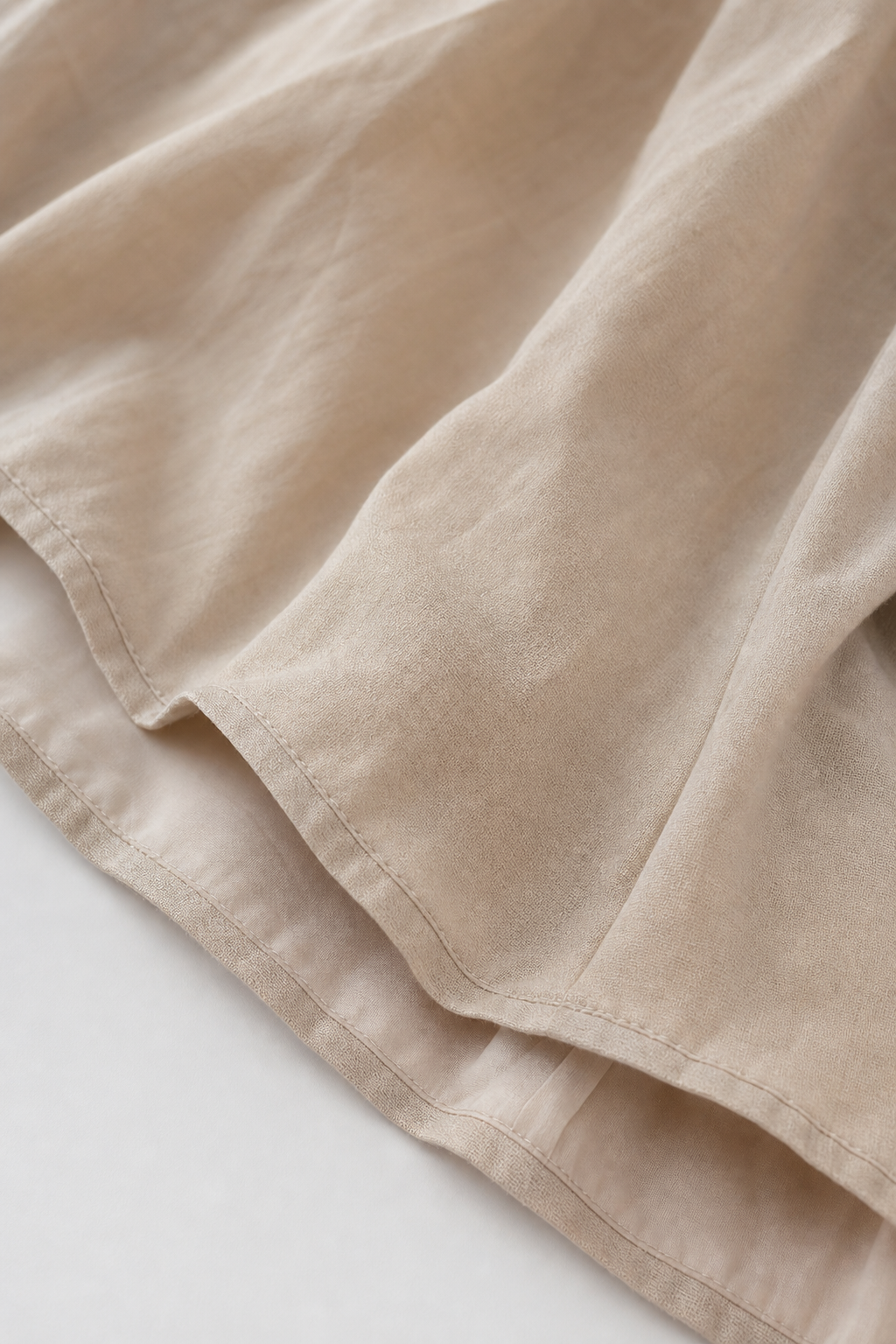 Vestido slip resort com decote V - JMTRICK standard-5 05 面料细节-轻薄里衬垂坠