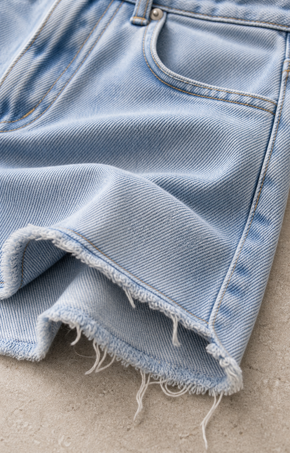 Shorts jeans barra desfiada - JMTRICK standard-5 05 面料细节-浅水洗牛仔斜纹