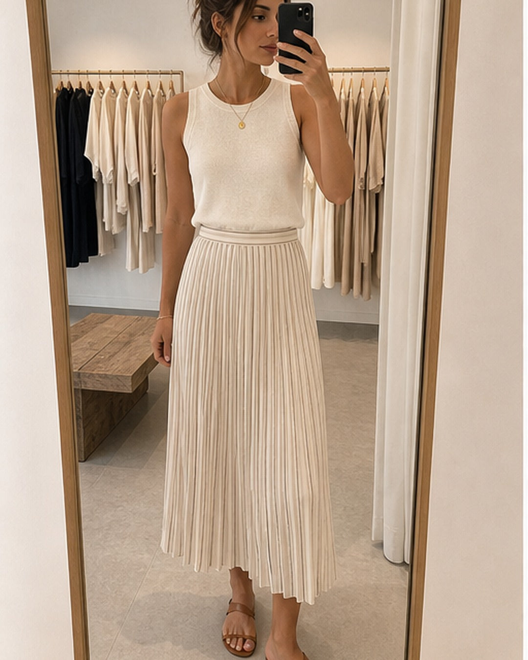 Saia midi plissada listrada - editorial com modelo 1