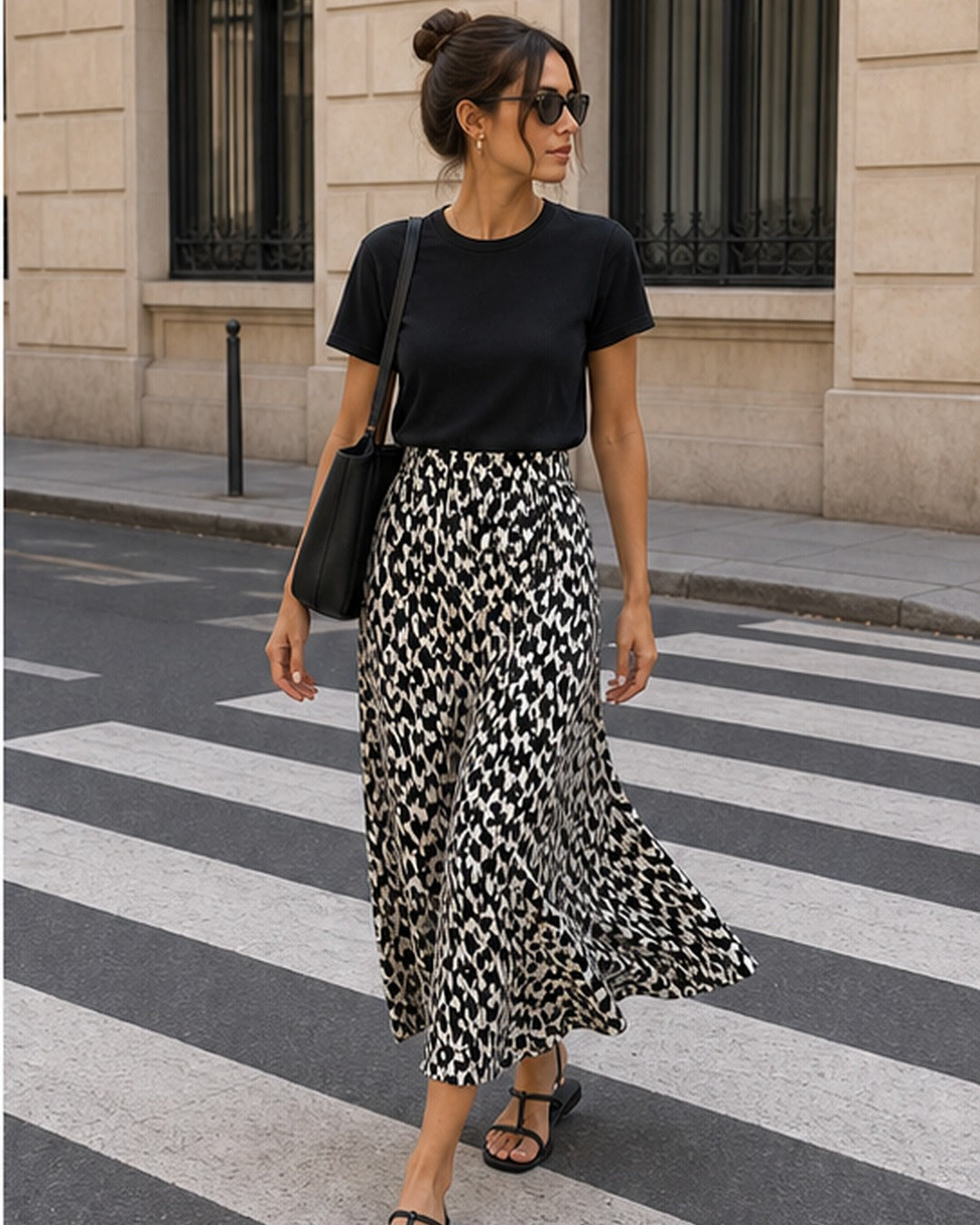Saia midi estampada preto e branco - editorial com modelo 2