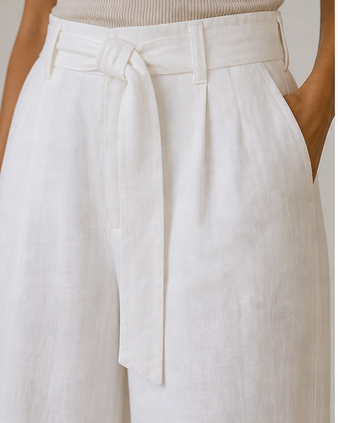 Calca pantalona branca com cinto - editorial com modelo 3