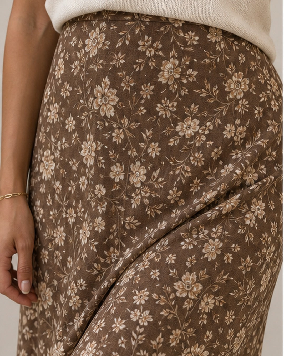 Saia midi estampada floral - editorial com modelo 3